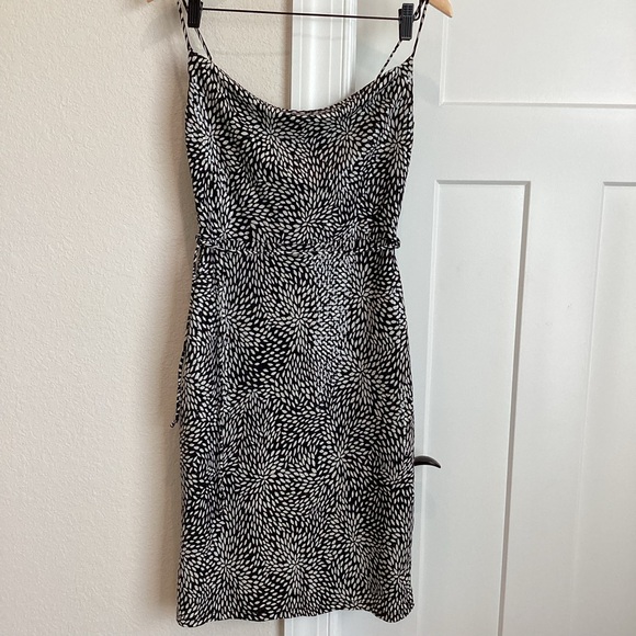White House Black Market Dresses & Skirts - White House Black Market Strappy Sleeveless Cocktail Mini Dress XS Black White